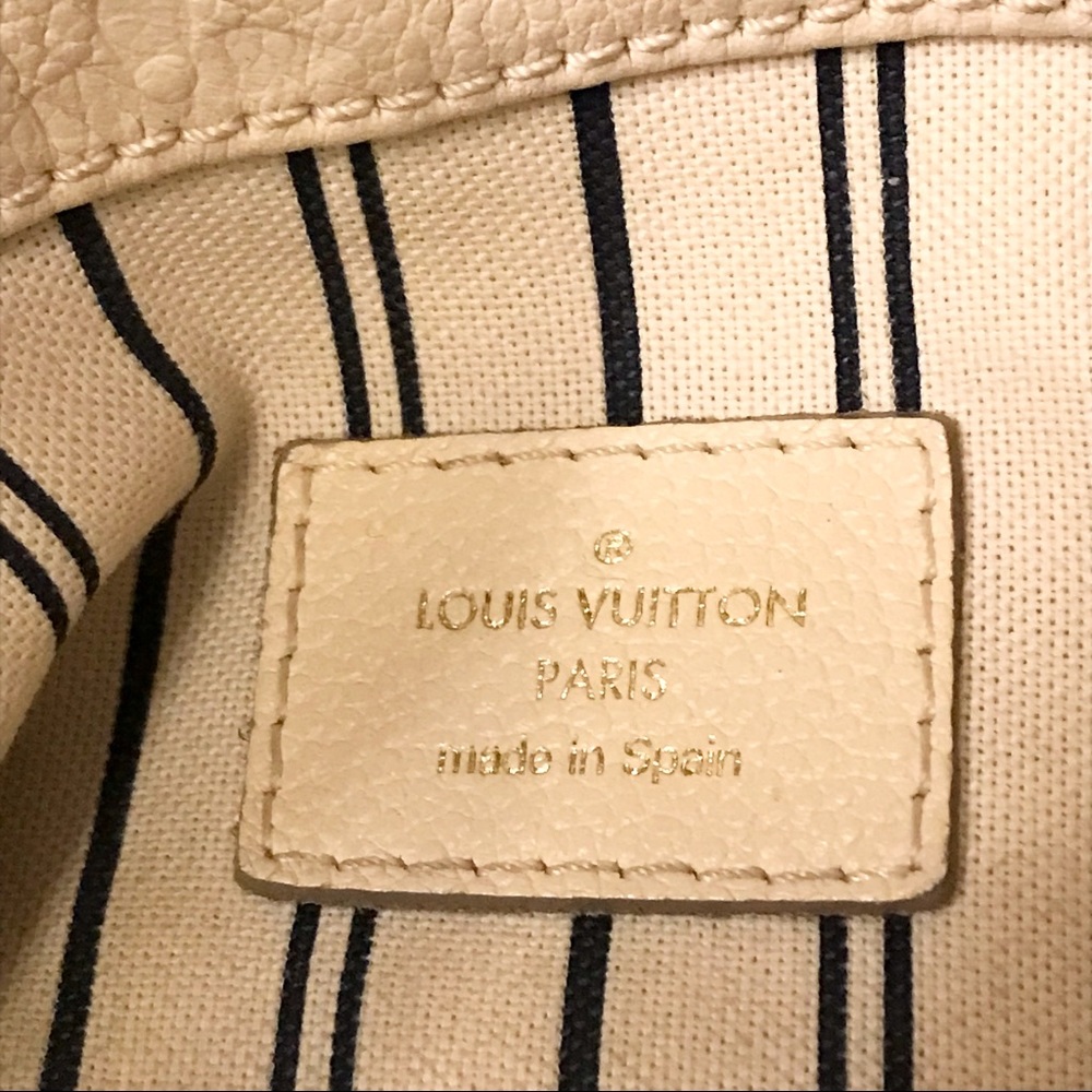 Authentic Louis Vuitton Artsy White Monogram Empreinte Leather Shoulder Bag - Picture 2 of 14